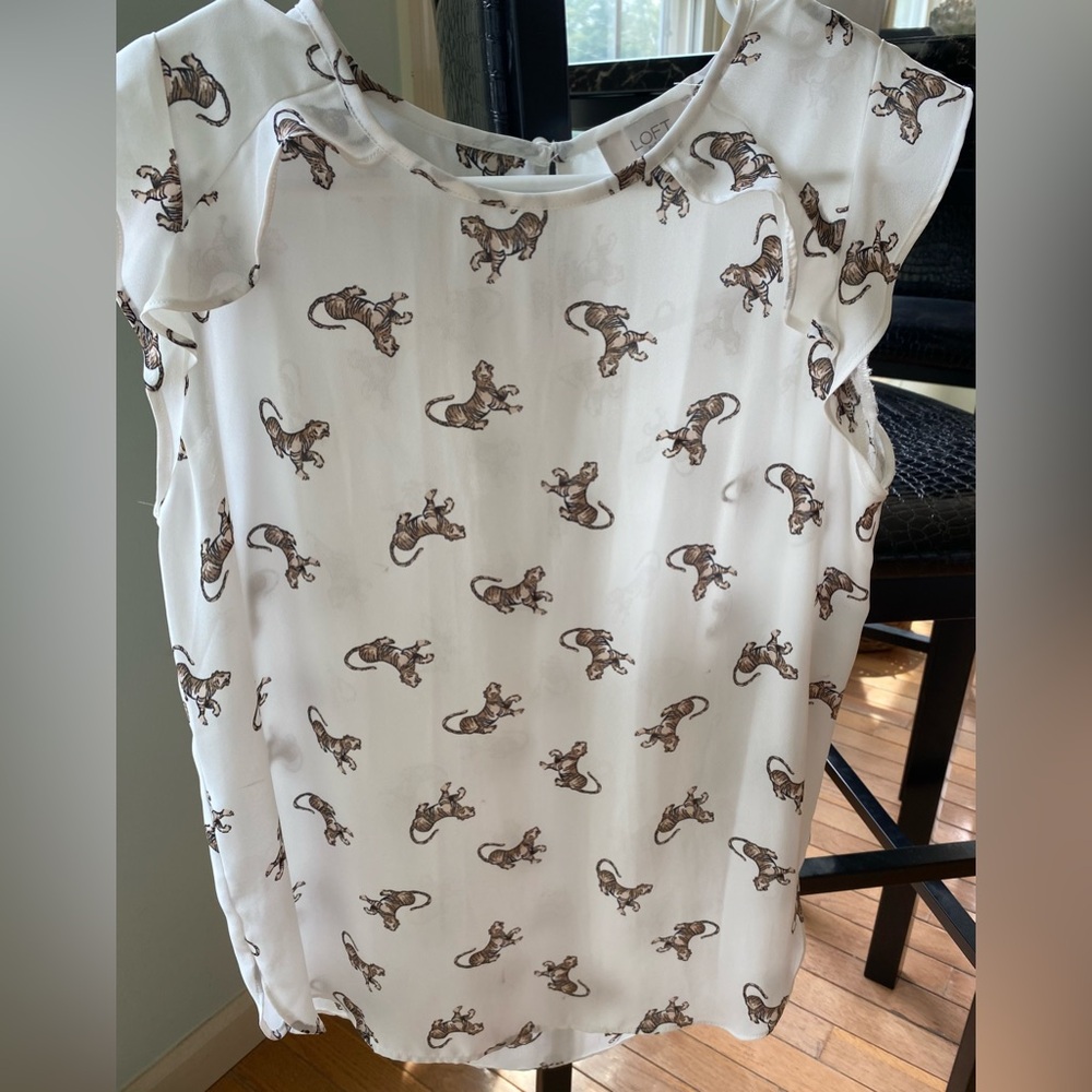 EUC LOFT Outlet white blouse with tiger print flutter sleeves